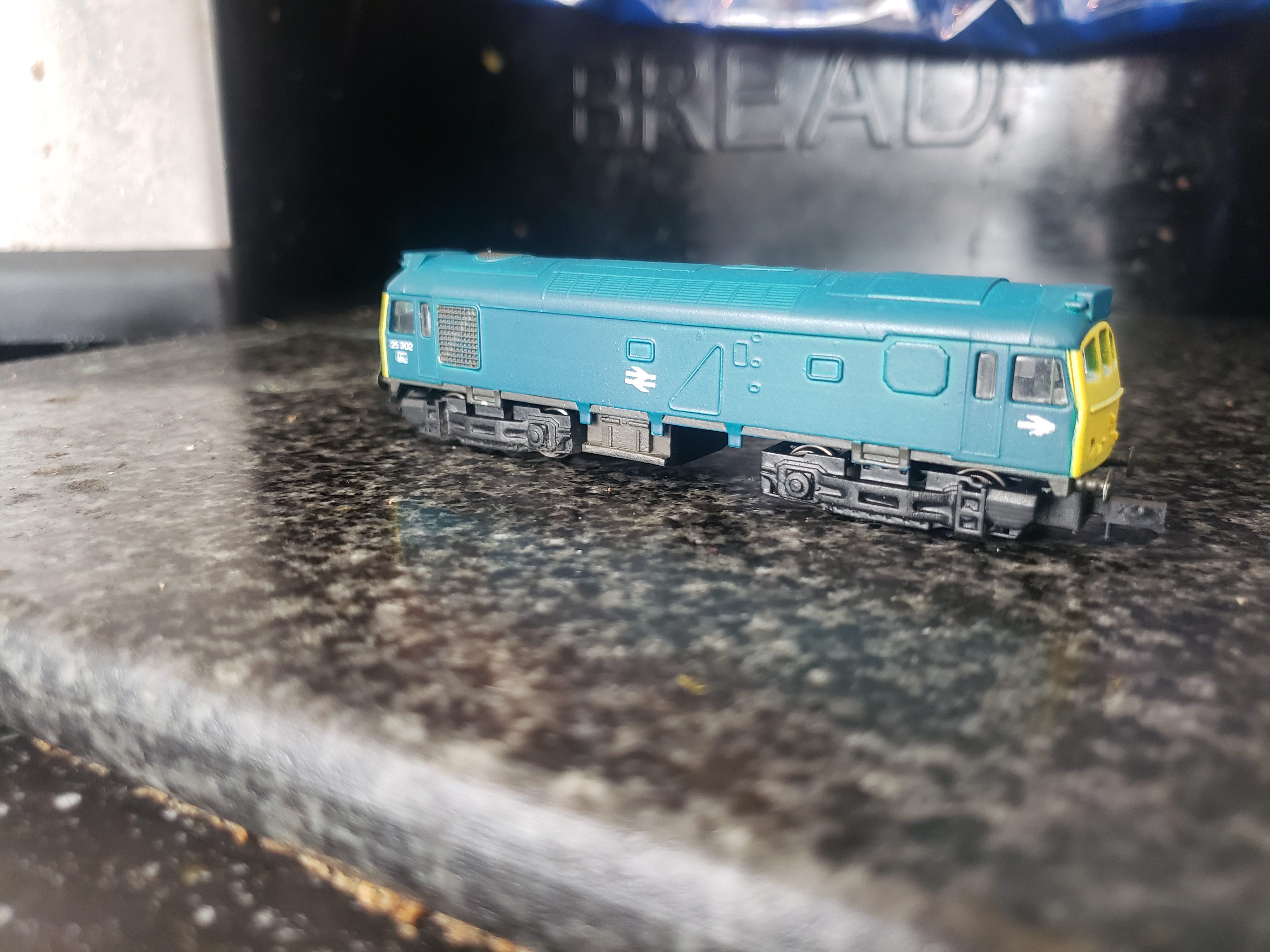 Graham Farish (Poole Era) Class 25/3 with Unpowered Chassis © Bees Hill Models Graham Farish (Poole Era) Class 25/3 with Unpowered Chassis © Bees Hill Models