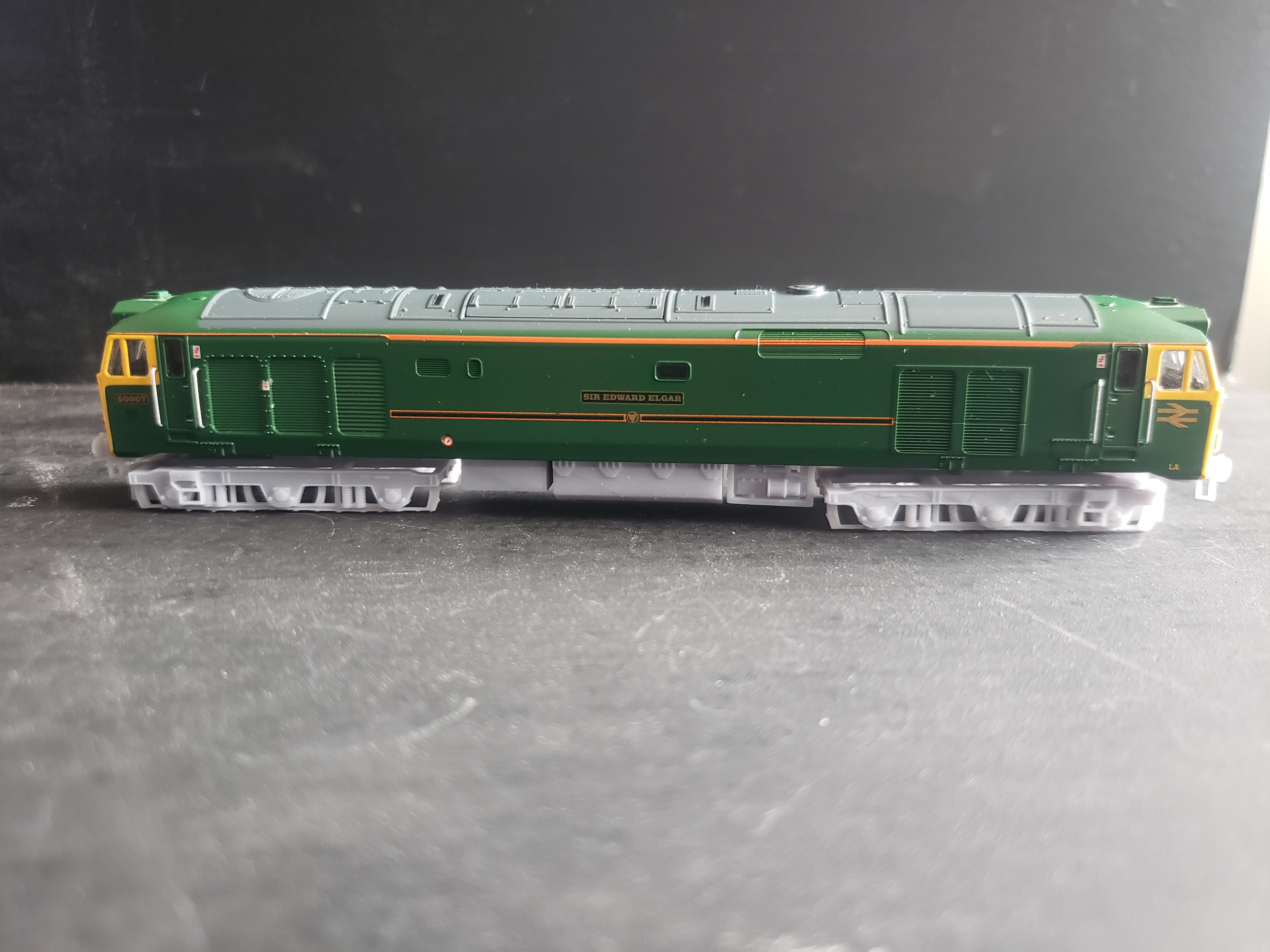 Dapol Class 50, 50007 with Unpowered Chassis © Bees Hill Models Dapol Class 50, 50007 with Unpowered Chassis © Bees Hill Models